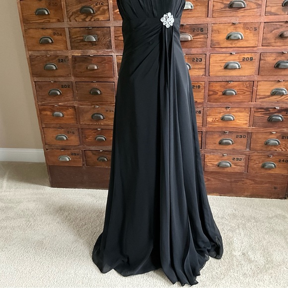 Floor length off the shoulder black Evening gown - Picture 5 of 5